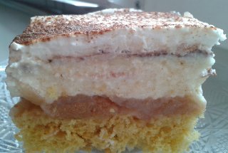 Prajitura cu mere, crema de vanilie si frisca