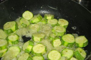 Tarta cu carne şi dovlecei