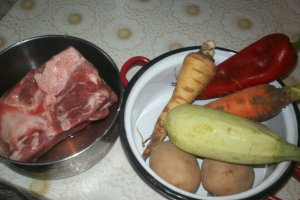 Ciorba de porc cu rosii cherry