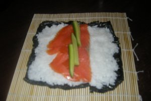 Ososumewa nandesuka? Sushi. Oishi. Arigato!