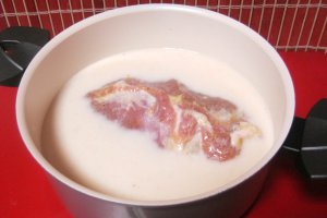 Pulpa de porc in sos de vin si lapte