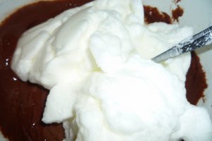 Rulada de ciocolata cu branza dulce si zmeura