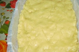Prajitura cu branza dulce şi pere
