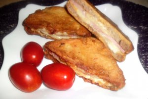 Sandwich-uri cu cascaval de la Delaco in aluat de snitele
