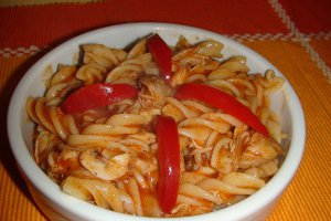 Spirale cu pui si sos
