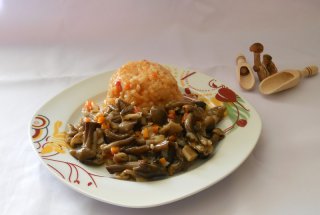 Tocanita de bureti (ghebe) cu garnitura de orez
