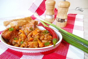 Iahnie de fasole cu costiţă de porc