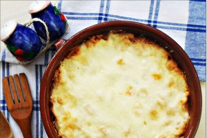 Paste la cuptor cu sos de rosii, bechamel si cascaval