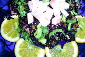 SALATA DE SURIMI CU OREZ NEGRU