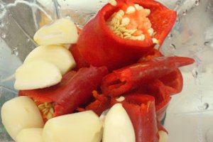 Sos de rosii picant, raw (pentru iarna)