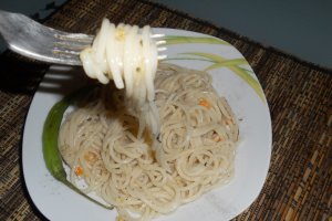 Spaghetti aglio,olio e peperoncino(spaghete cu usturoi,ulei si ardei iute)