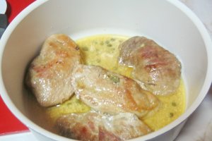 Portofele cu branza in sos de smantana cu capere