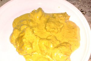 Piept de pui in sos curry
