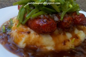 Carnati cu piure si gravy de ceapa (Sausage and Mash)
