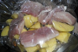 Pulpa de porc cu cartofi la cuptor