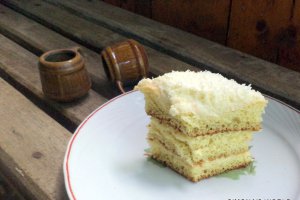 Prajitura cu crema de vanilie si nuca de cocos