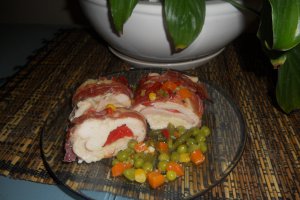 Rulada de pui invelita in prociutto