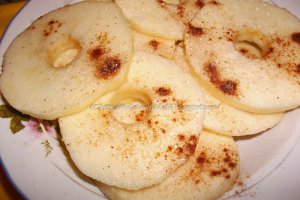 Mere prajite cu nuca si caramel