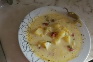 Supa de cartofi cu carnati