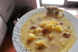 Supa de cartofi cu carnati