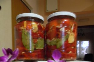 Gogosari cu hrean (marinati la rece)