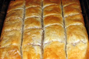 Strudel cu nuci si lamaie