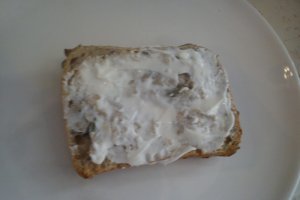 Sandwich cu Ceva fin, legume, pastrama si ou