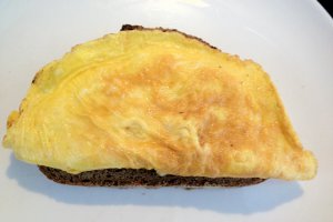 Sandwich picant cu omleta
