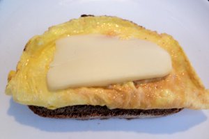 Sandwich picant cu omleta