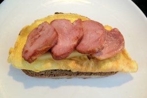 Sandwich picant cu omleta