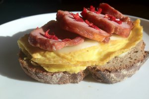 Sandwich picant cu omleta