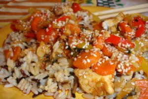 Pui chinezesc cu orez salbatic