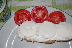 Sandvis cu Miez de lapte si pastrama de porc