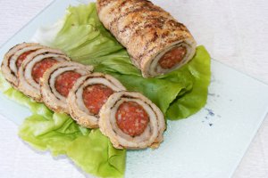Rulada de porc cu carnat afumat