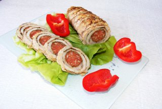 Rulada de porc cu carnat afumat