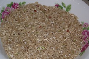 Orez brun cu legume si fructe de mare