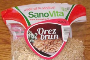 Orez brun cu legume si fructe de mare