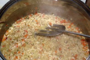 Orez brun cu legume si fructe de mare