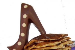 Tort de clatite cu crema de ciocolata si banane