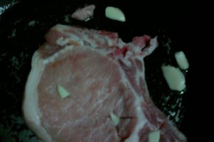 Bistecca di maiale con aglio