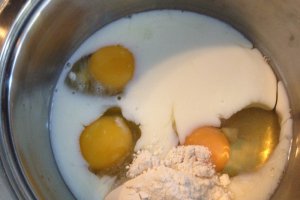 Tort cu alune caramelizate
