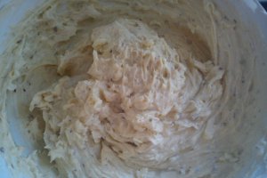 Tort cu alune caramelizate