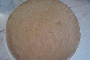 Tort cu alune caramelizate