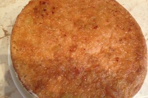 Tort cu alune caramelizate