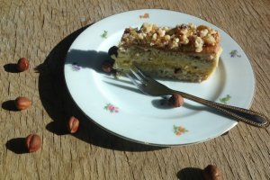 Tort cu alune caramelizate