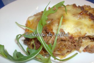 Lasagne cu sos ragu alla bolognese