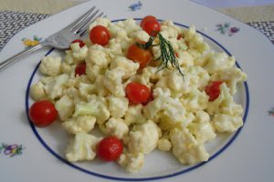 Salata de conopida cu rosii cherry