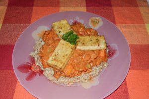 Curry de cartofi cu orez si tofu la cuptor