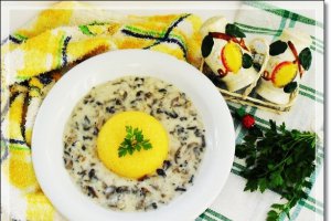 Ciulama de ciuperci cu smantana, gust autentic al bucatariei romanesti reinterpretat cu succes