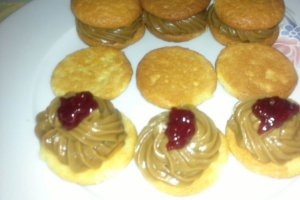 Biscuiti cu crema de cappuccino
